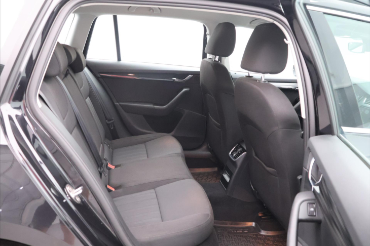 Škoda Octavia 1.6 TDI CZ Style Kessy LED DPH