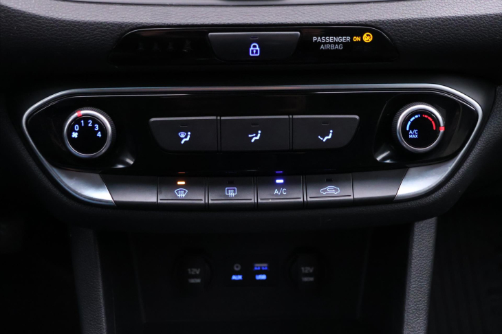 Hyundai i30 1,6 CDRi 81kW CZ Klima Tažné