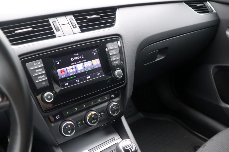 Škoda Octavia 1,6 TDI 77 kW Elegance Aut.klima