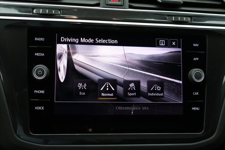 Volkswagen Tiguan 1,5 TSI R-line virtual DPH LED