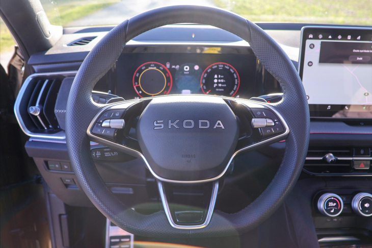 Škoda Kodiaq 2,0 TDI DSG 4x4 Sportline 7-Míst