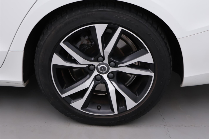 Volvo V60 2,0 T5 184kW Drive-E R-Design