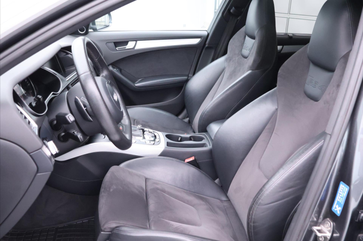 Audi RS 4 4.2 FSI V8 331kW 1.Maj Serviska