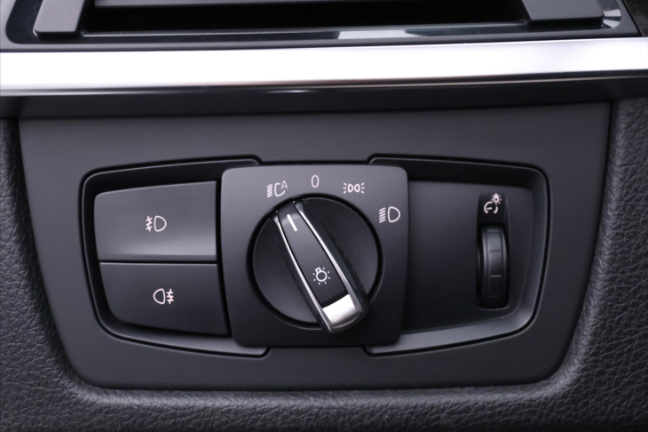 BMW Řada 4 2,0 135 kW Modern Line Cabrio