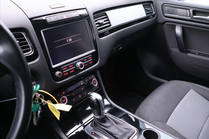 Volkswagen Touareg 3,0 TDI 150kW V6 Kam. Klim. CZ