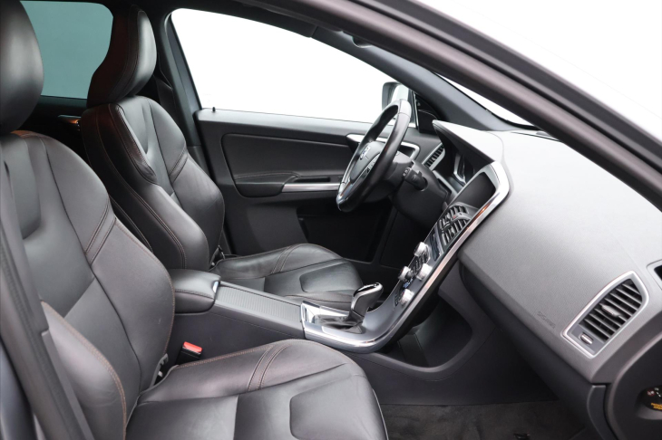 Volvo XC60 2,0 D4 140kW Aut. Summum
