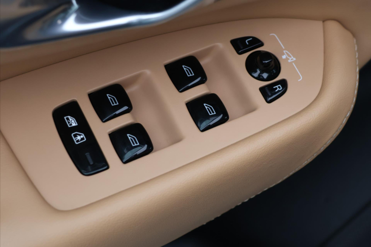 Volvo XC90 2,0 B5 173kW AWD Plus Bright CZ DPH