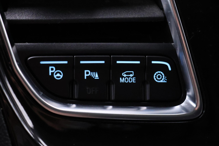 Ford Tourneo Custom 2,0 TDCi 136kW Aut. 8-Míst