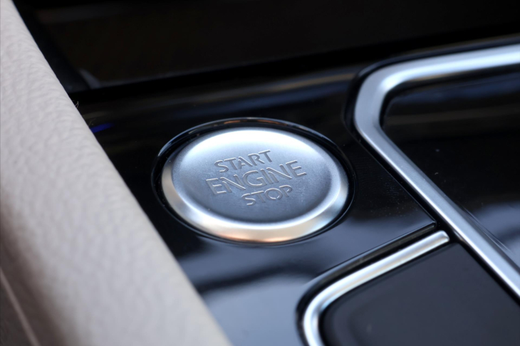 Volkswagen Passat 2.0 TDI 147kW DSG CZ Elegance