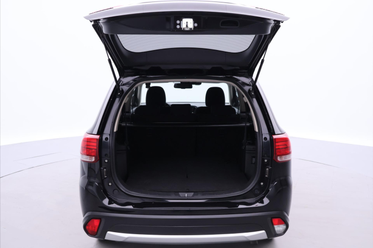 Mitsubishi Outlander 2,3 DI-D 110kW 4WD CZ Instyle
