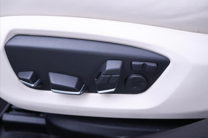BMW Řada 7 3,0 190kW Xdrive ALU Kůže Šíbr