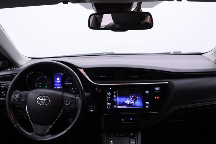 Toyota Auris 1,8 Hybrid e-CVT Executive CZ