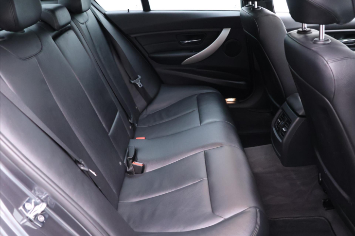 BMW Řada 3 2,0 320d 120kW Aut. Xenon Kůže