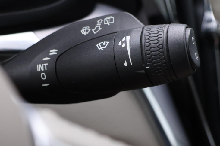 Volvo V60 2,0 D3 110kW Drive-E Momentum CZ