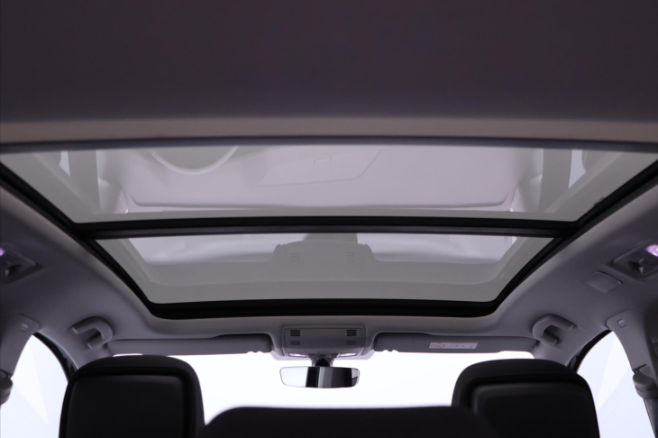 Volkswagen Touran 1,8 TSI DSG R-line LED Panorama