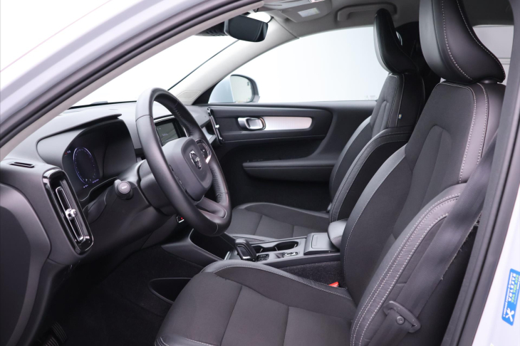 Volvo XC40 2,0 T4 Drive-E Momentum AWD CZ
