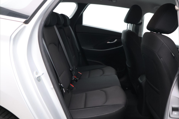 Hyundai i30 1,4 T-GDI 103kW DCT Navi LED