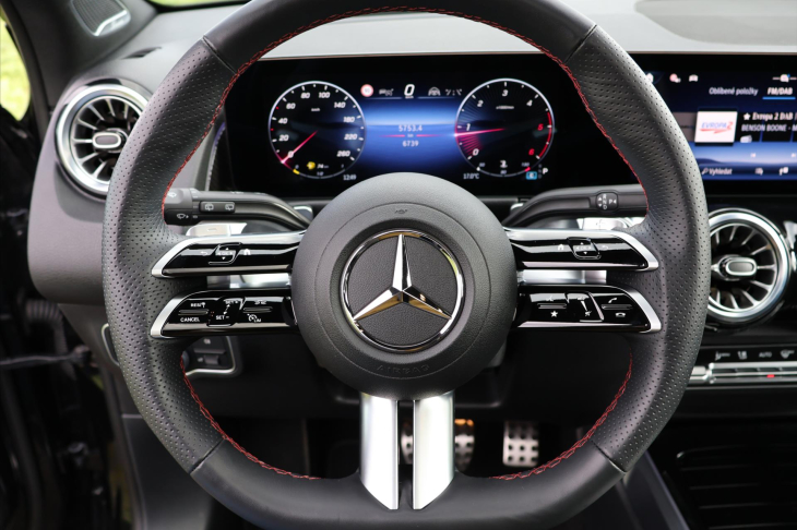 Mercedes-Benz GLB 2,0 200d 4MATIC AMG Premium +