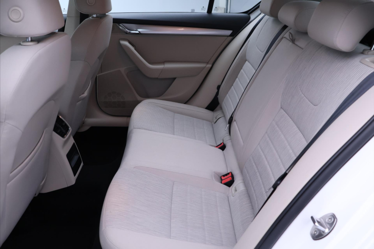 Škoda Octavia 1,6 TDI Elegance DPH CZ