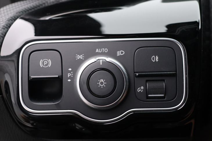 Mercedes-Benz Třídy A 2,0 D 85kW A180 CZ Virtual