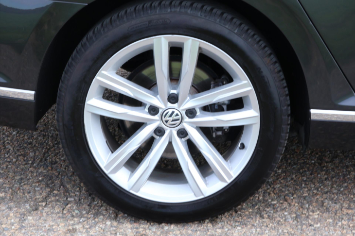 Volkswagen Passat 2,0 TDI DSG Elegance Navi