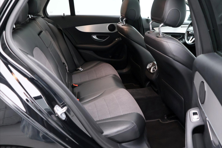 Mercedes-Benz Třídy C 2.0 220d 143kW Aut. LED