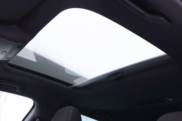 Volkswagen Golf 2,0 TSI R 228kW 4Motion Panorama