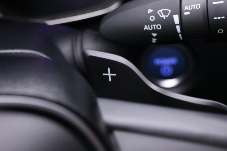 Toyota Corolla 2,0 e-CVT 112kW Executive CZ