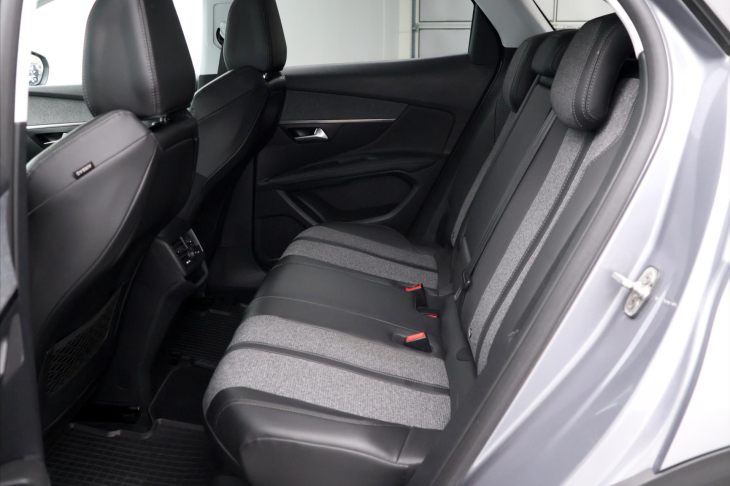 Peugeot 3008 2.0 BlueHDI 110 kW Allure CZ