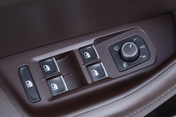 Volkswagen Passat 2,0 TDI 110kW Highline LED CZ