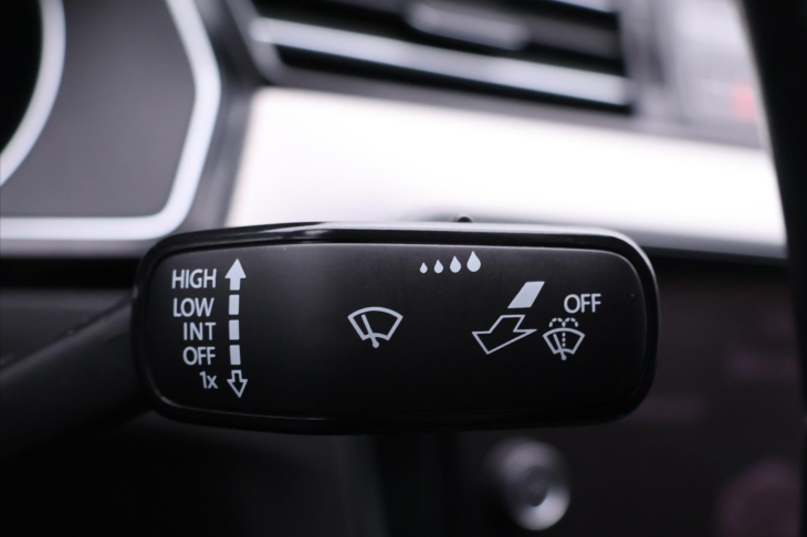 Volkswagen Passat 2,0 TDI 140kW DSG CZ R-line