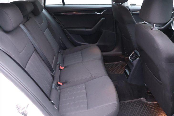 Škoda Octavia 2,0 TDI DSG 4x4 CZ Style DPH