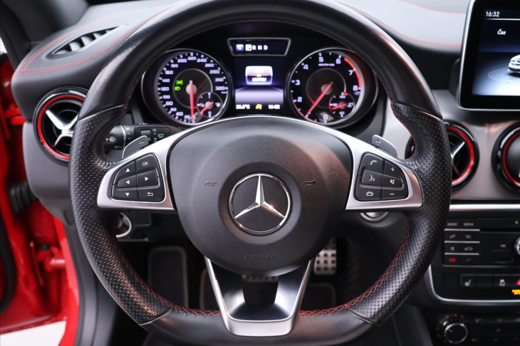 Mercedes-Benz CLA 2,0 45 AMG 280kW 4Matic H&K