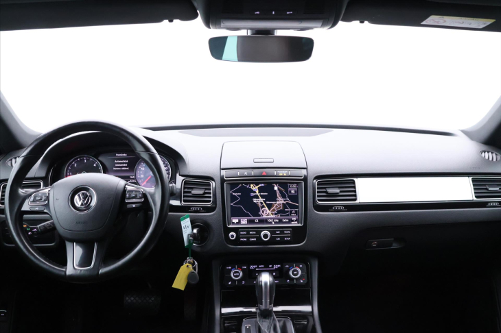 Volkswagen Touareg 3,0 TDI 193kW CZ Masaj DPH