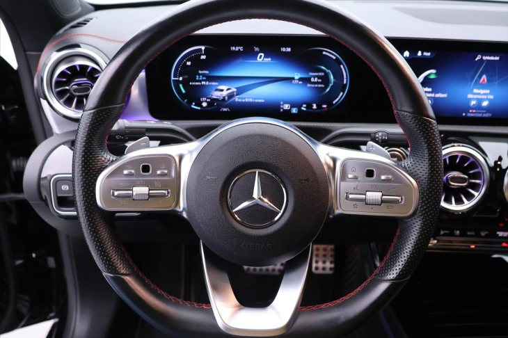 Mercedes-Benz CLA 1,3 200 120kW AMG DPH CZ