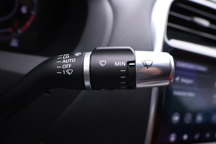 Jaguar XE 2,0 P300 221kW R-Dynamic DPH