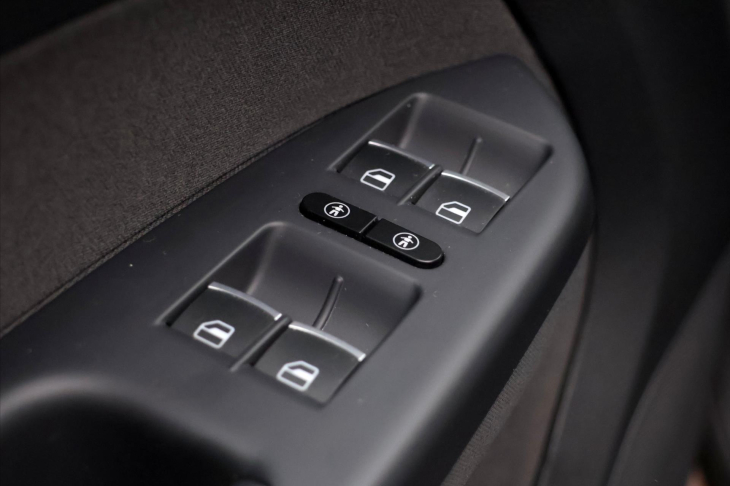 Volkswagen Touran 2,0 TDI 103kW DSG Match Panorama