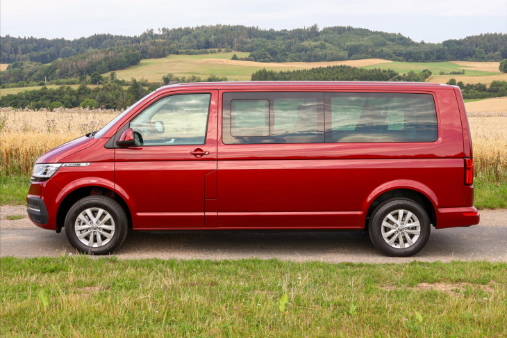 Volkswagen Transporter 2,0 TDI DSG DR 8-Míst Bulli