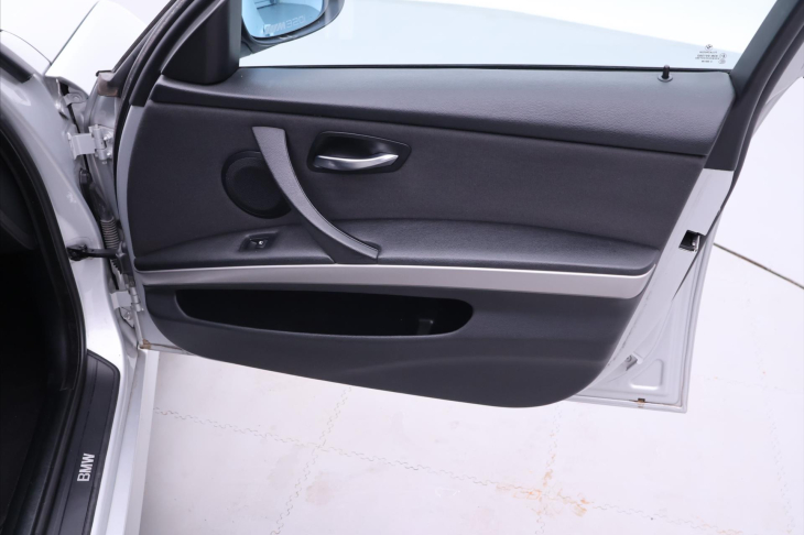 BMW Řada 3 2.0 320i 110kW Aut. Xenon