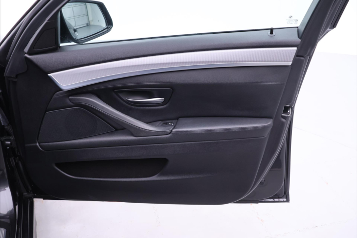 BMW Řada 5 2,0 520d 135kwPanorama Navi