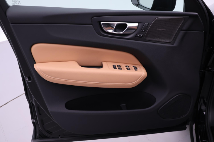 Volvo XC60 2,0 B5 AWD 184kw Ultra Dark