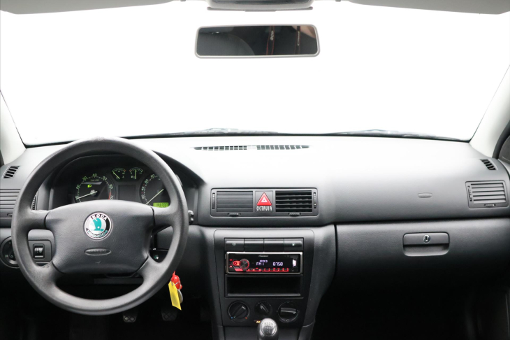 Škoda Octavia 1,6 MPI 75kW Tour Klima 2.Maj
