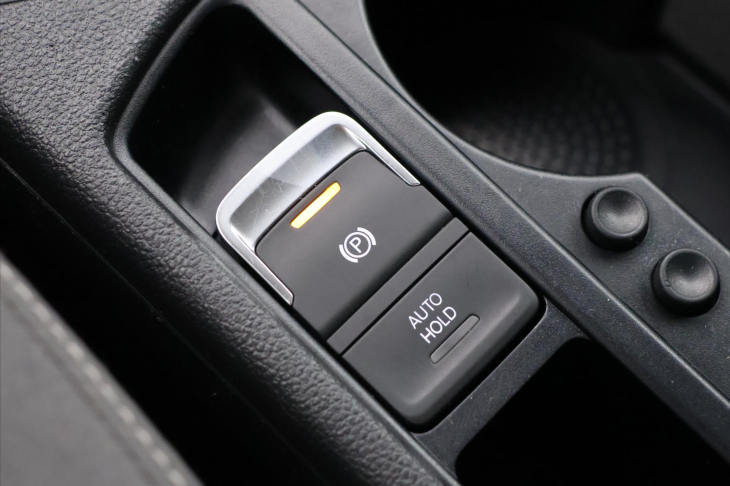 Volkswagen Touran 2.0 TDI 110kW DSG 7-Míst DPH