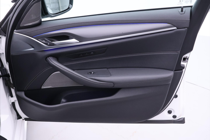 BMW Řada 5 4,4 M550i xDrive 390kW