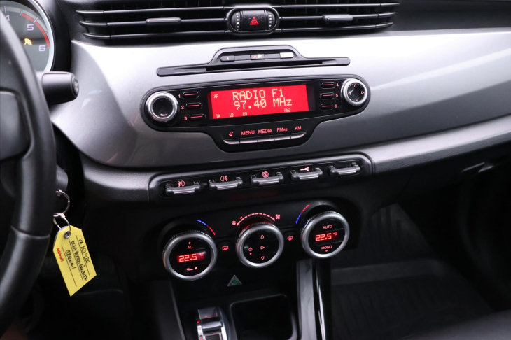 Alfa Romeo Giulietta 1,6 JTD 77kW Distinctive Kůže