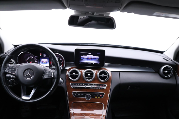Mercedes-Benz Třídy C 2,1 220d 125kW Aut. Kůže LED