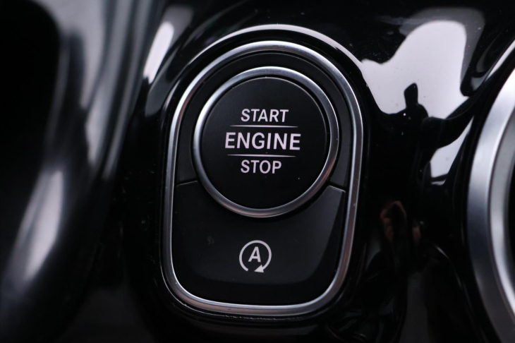 Mercedes-Benz GLA 2,0 220d 140kW 4Matic CZ LED