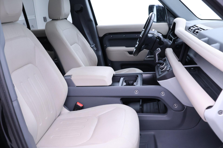 Land Rover Defender 2,0 D240 177kW Aut. AWD Tažné