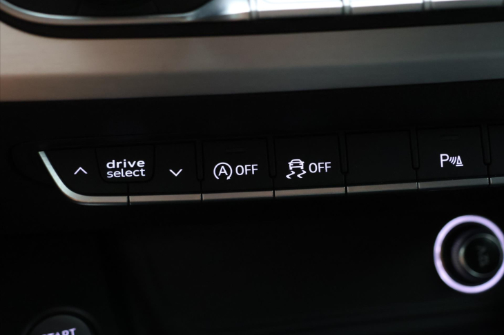 Audi A4 2,0 TDI 140 kW S-Line S-Tronic CZ