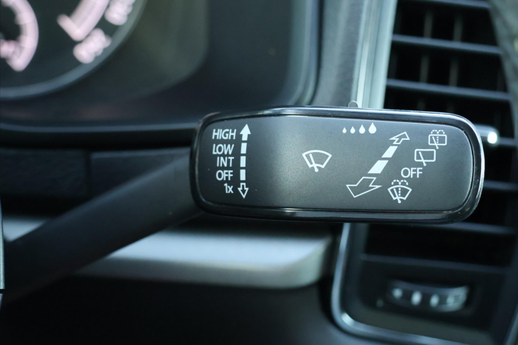 Škoda Karoq 1,5 TSI DSG Ambition LED CZ